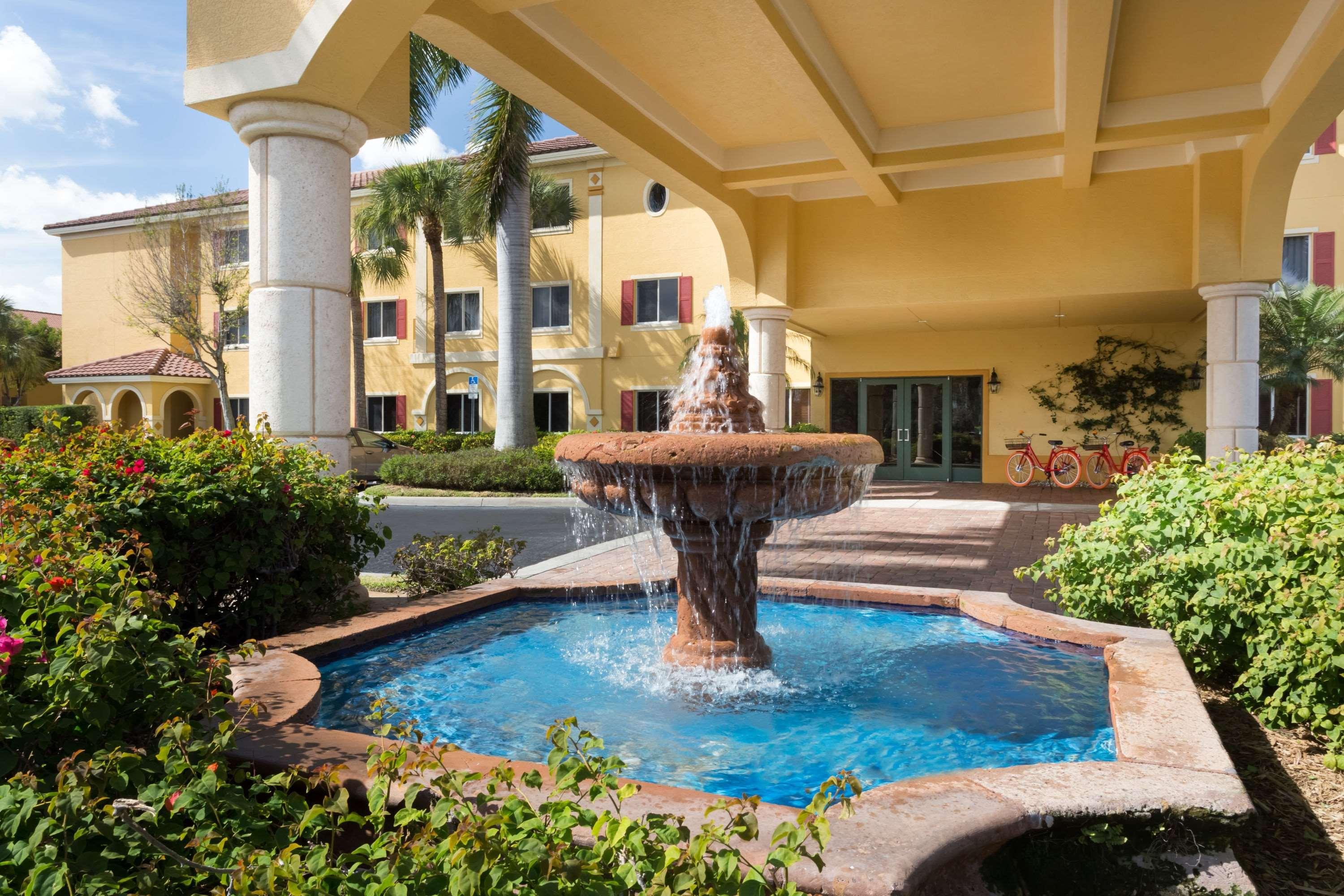 Hawthorn Extended Stay By Wyndham Naples Vineyards Exterior photo