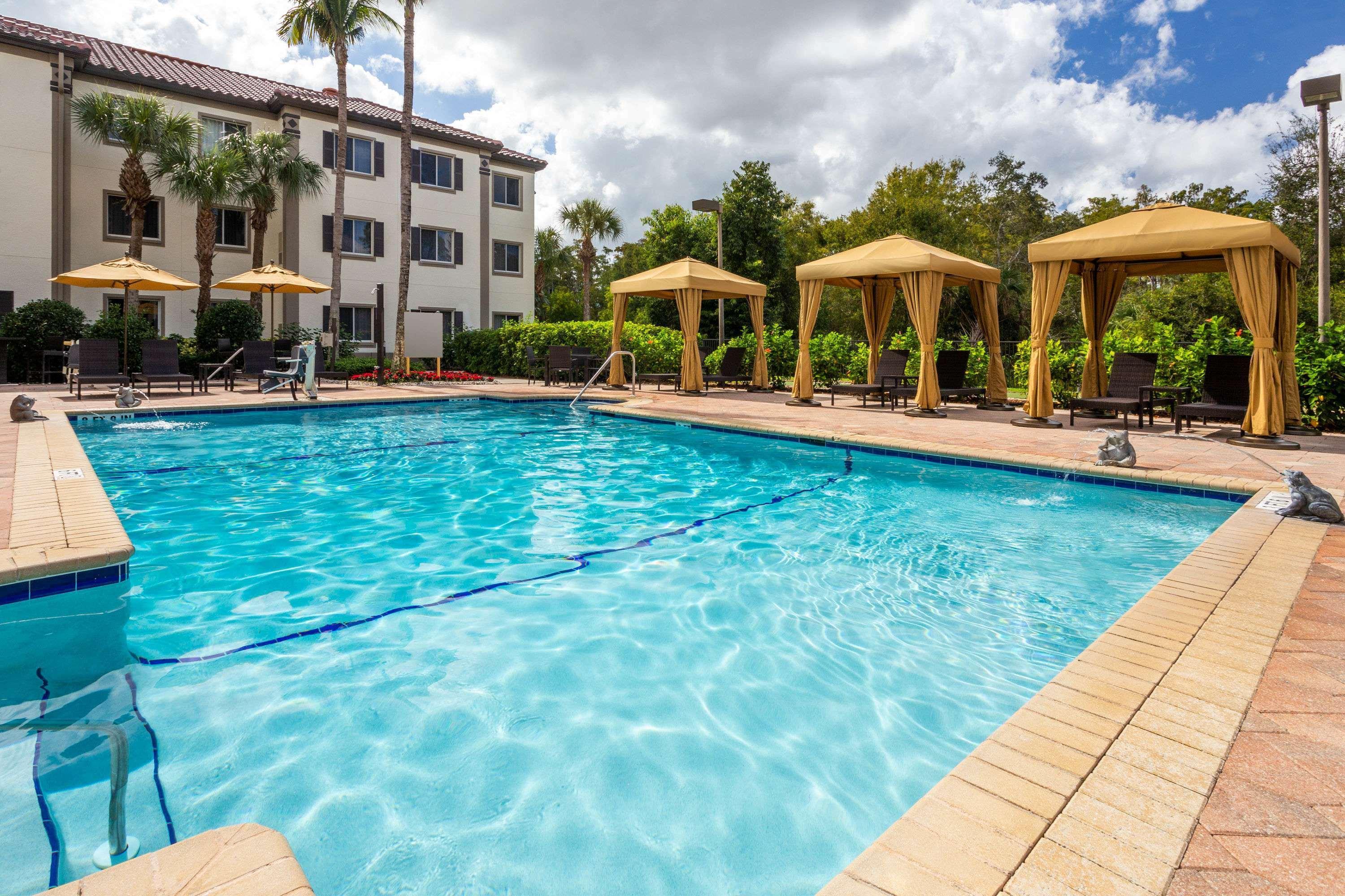 Hawthorn Extended Stay By Wyndham Naples Vineyards Exterior photo