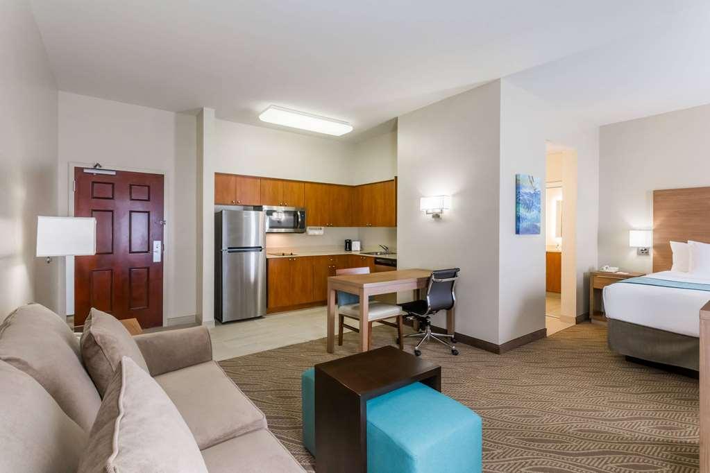 Hawthorn Extended Stay By Wyndham Naples Vineyards Room photo