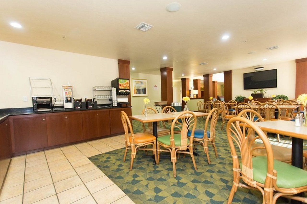 Hawthorn Extended Stay By Wyndham Naples Vineyards Exterior photo