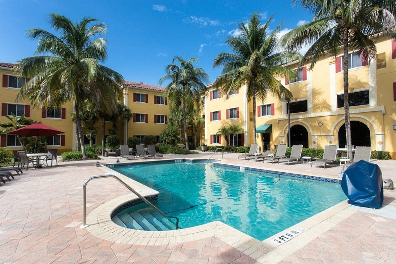 Hawthorn Extended Stay By Wyndham Naples Vineyards Exterior photo